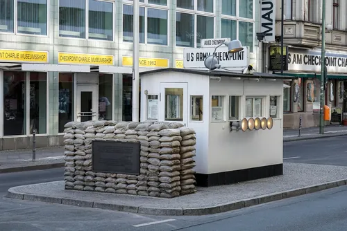 Checkpoint Charlie-Berlino