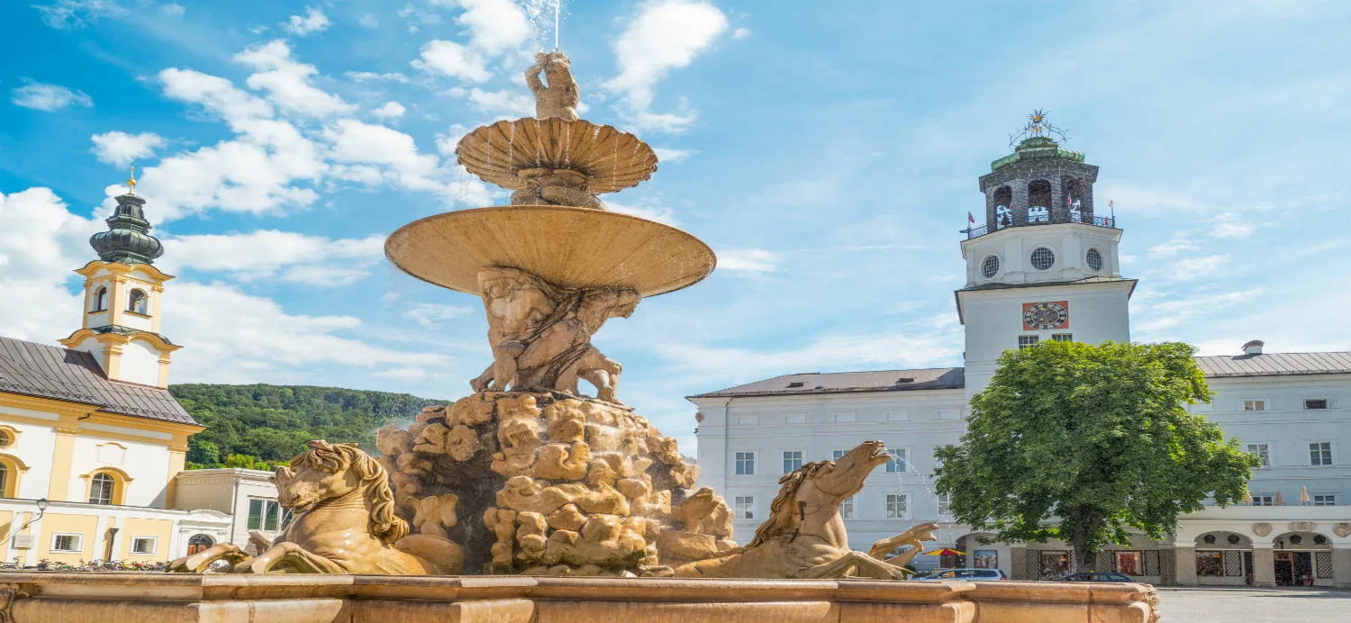 fontana-di-piazza-della-residenza-salisburgo-austria.jpg