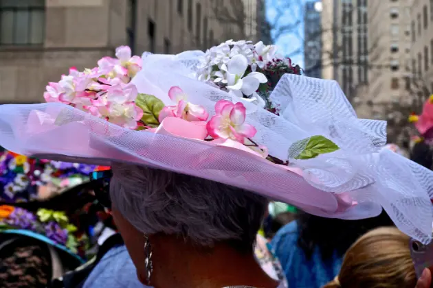 Donna Con Cappello Stravagante Durante Easter Boonnet Parade New York