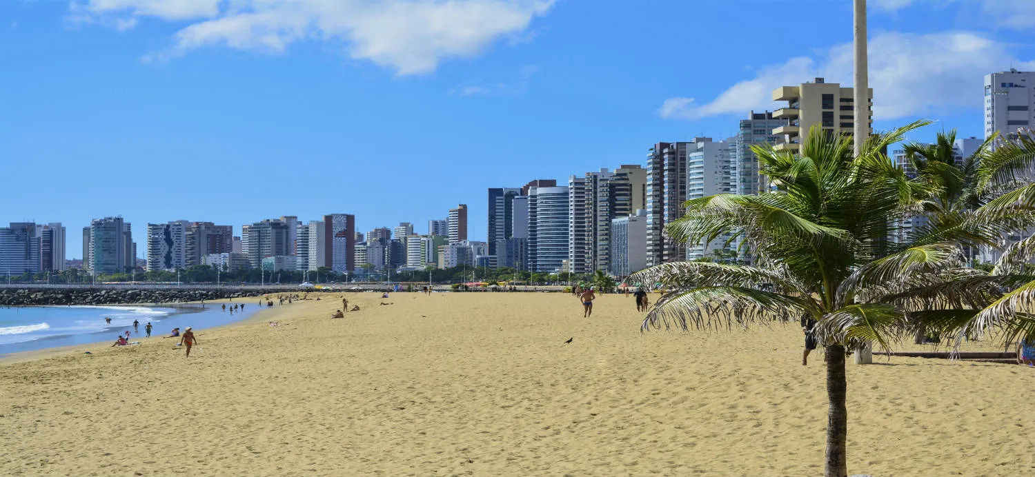 spiaggia-di-praia-de-iracema-fortaleza.jpg