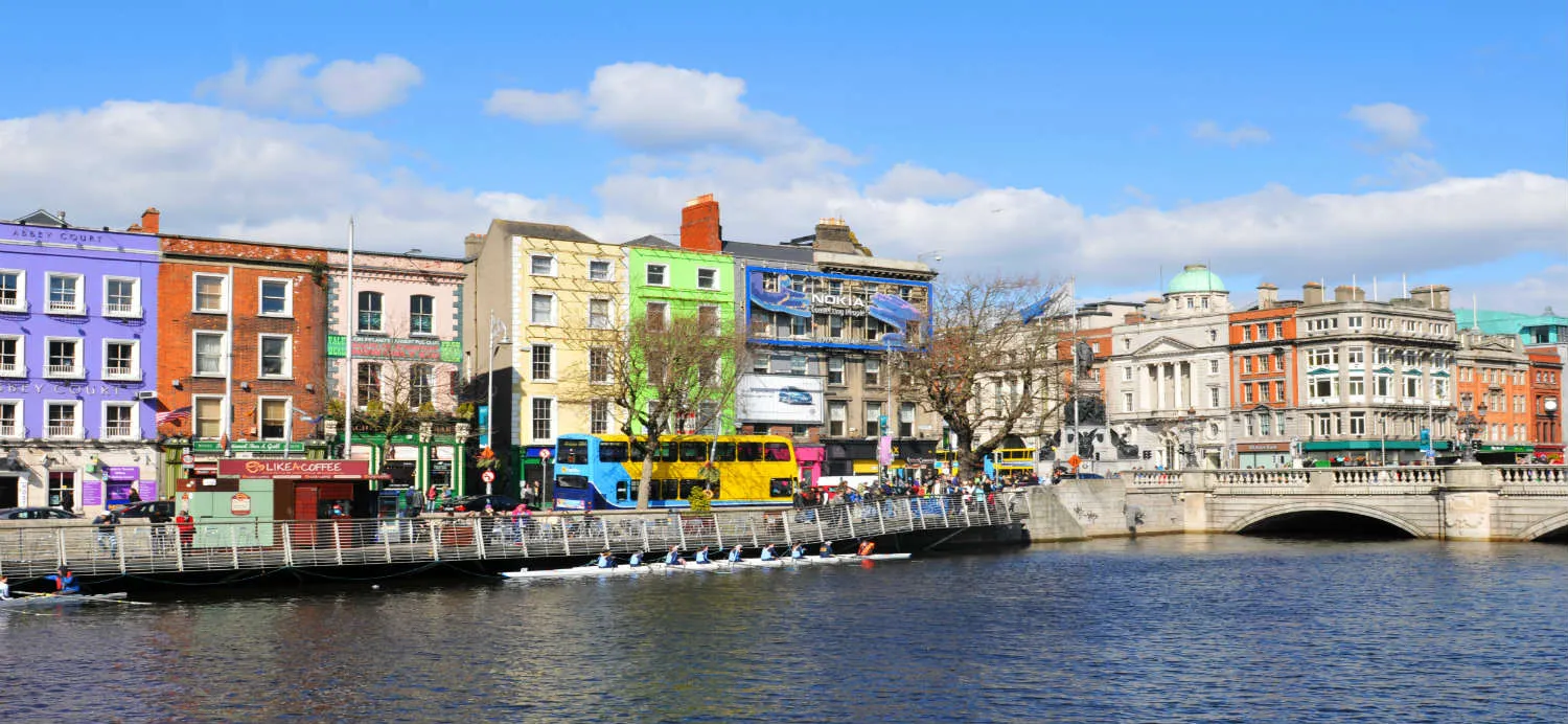 vista-molo-lungo-il-fiume-liffey-dublino.jpg