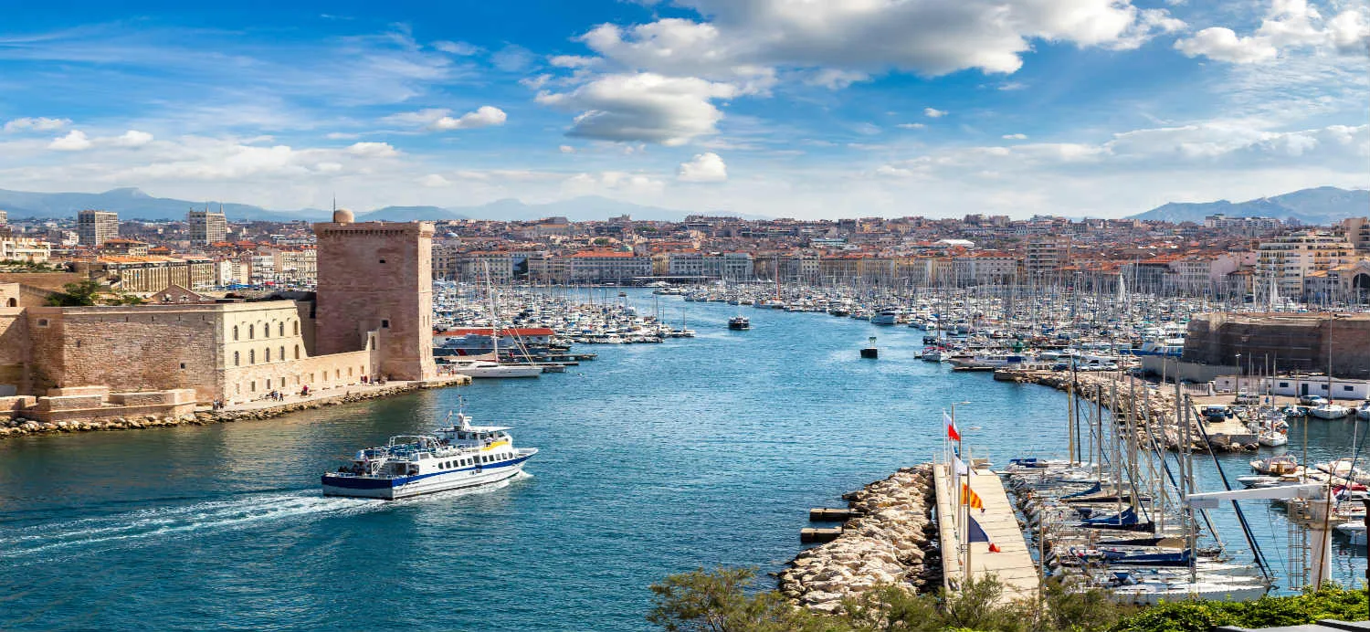 castello-saint-jean-e-cattedrale-de-la-major-porto-marsiglia.jpg